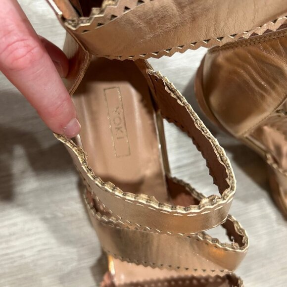 Yoki Metalic Gold Chunky Sandal Heels Women's Size 9 - Picture 8 of 8